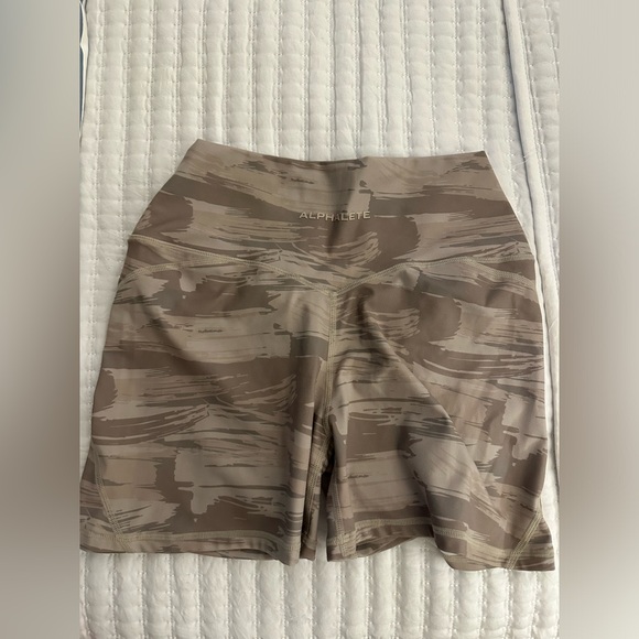 Alphalete shorts - Picture 2 of 2